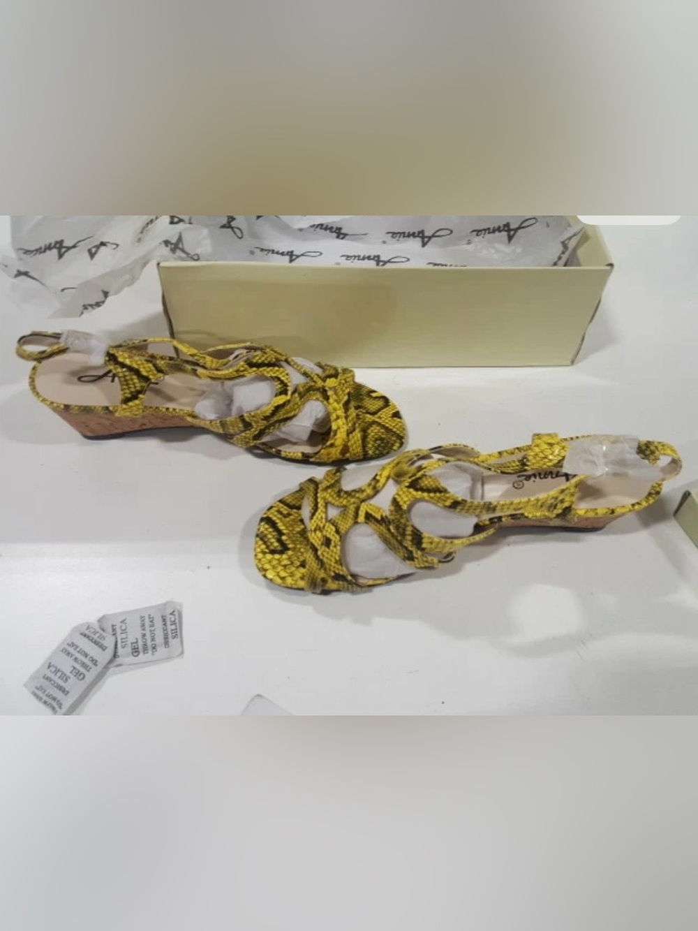 NWB Annie Shoes Womens XF310-C5-ASPEN Leather Yellow Snake Open Toe Heels Size 8
